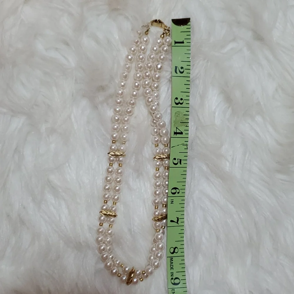 Vintage double strand faux pearls necklace EUC